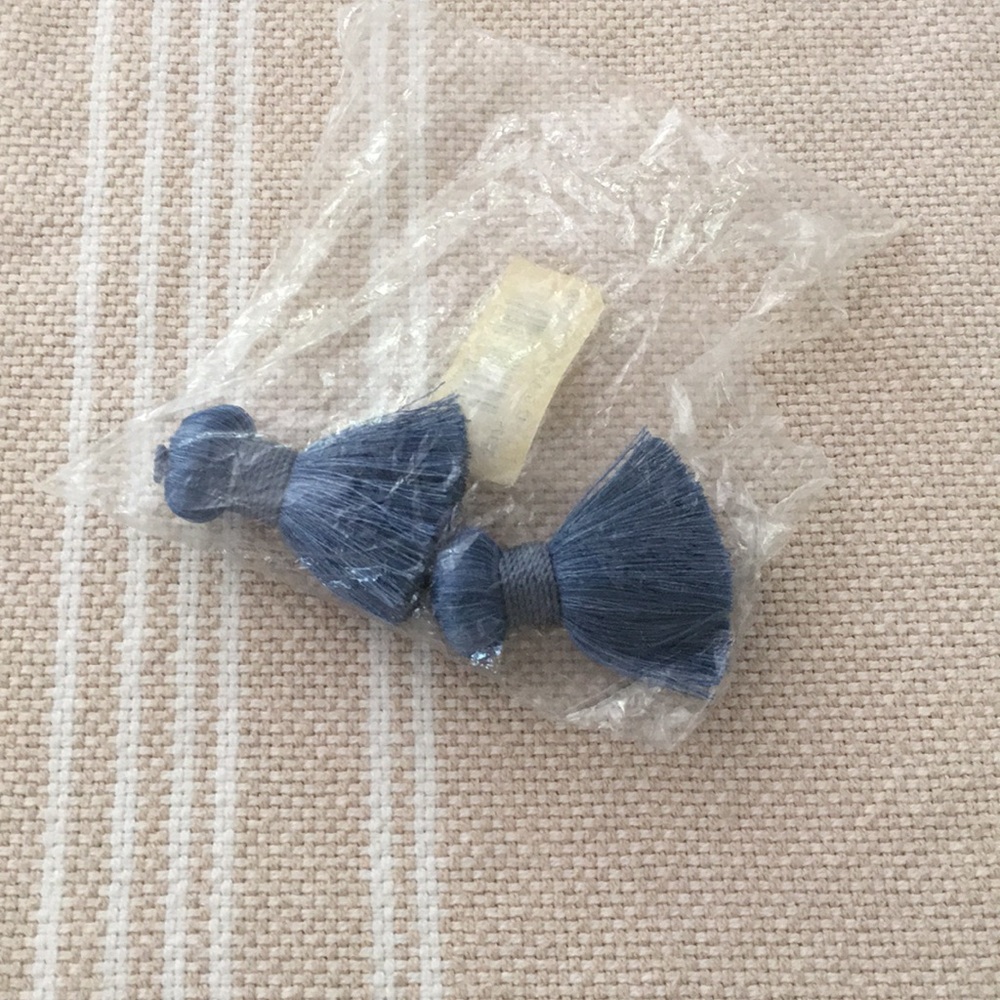 Small tassel bundle